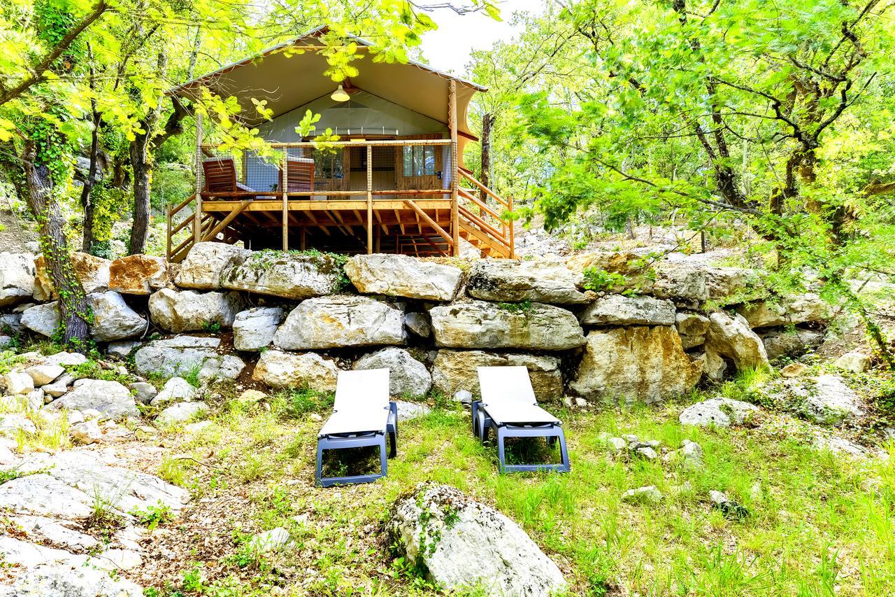 Cabanes Lodges Le Serviere Balazuc Bilik gambar